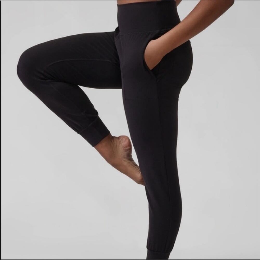 Athleta Salutation Black Lightweight Comfy Jogger in Powervita Size Medium - Picture 12 of 14